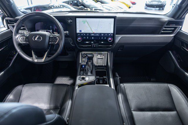 Used 2025 Lexus GX 550 w/ Cold Area Package AWD/4WD image 16