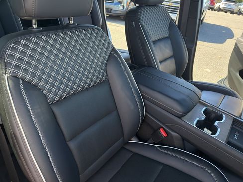 Used 2024 GMC Acadia Denali w/ Super Cruise Package image 36