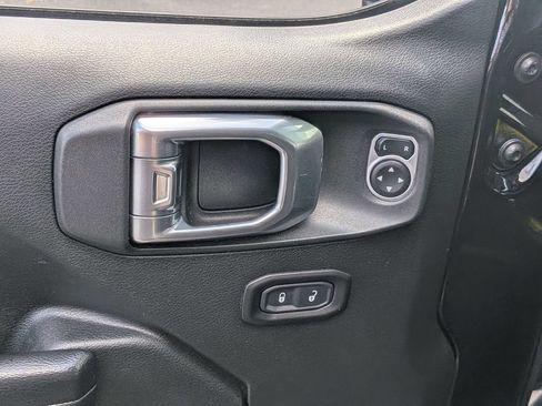 Used 2018 Jeep Wrangler Unlimited Sport S AWD/4WD image 11