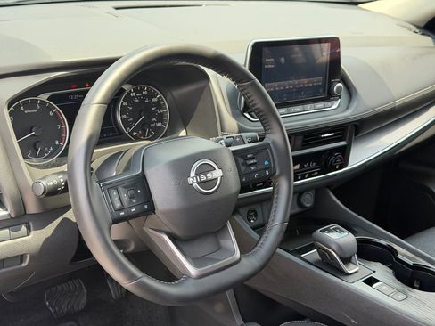 Used 2025 Nissan Rogue SV AWD/4WD image 22