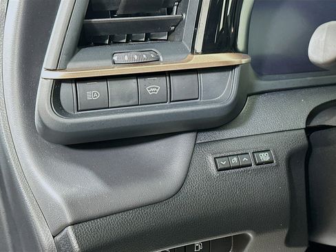 Used 2025 Toyota Crown Platinum image 10