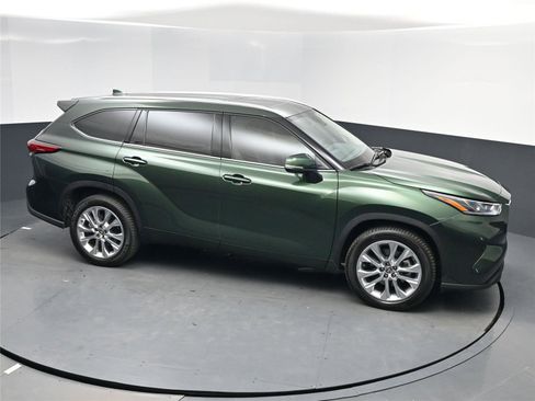 Used 2023 Toyota Highlander Limited image 15
