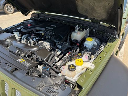 Used 2021 Jeep Wrangler Sport AWD/4WD image 30