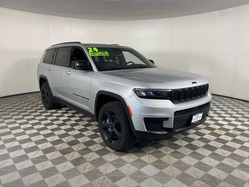 Used 2024 Jeep Grand Cherokee L Altitude AWD/4WD image 16