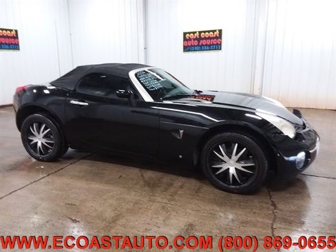 Used 2006 Pontiac Solstice Convertible w/ Premium Package image 2