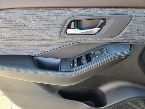 Certified 2023 Nissan Rogue SV FWD image 15
