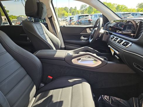 New 2026 Mercedes-Benz GLS 450 4MATIC image 10
