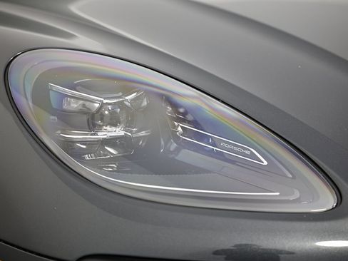 New 2026 Porsche Macan S image 17