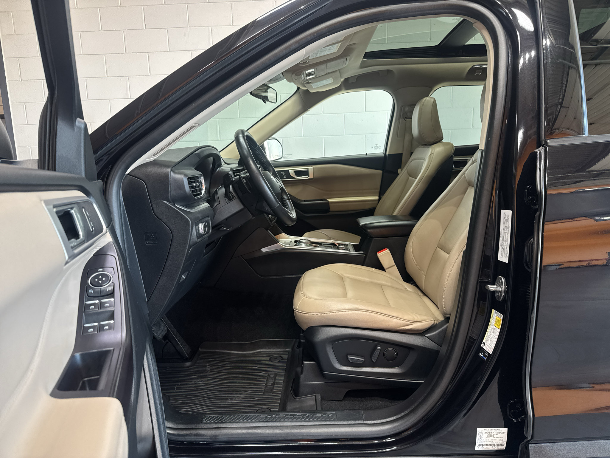 Used 2020 Ford Explorer XLT w/ Equipment Group 202A AWD/4WD image 15