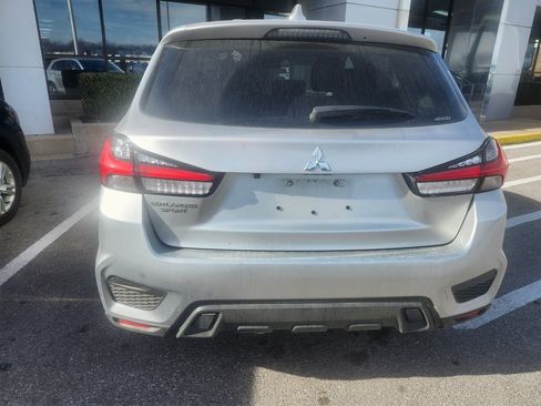 Used 2024 Mitsubishi Outlander SE image 3