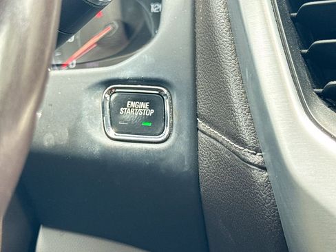 Used 2019 GMC Acadia SLT FWD image 18