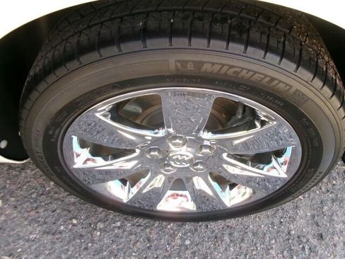 Used 2010 Buick LaCrosse CXL w/ Luxury Package image 23