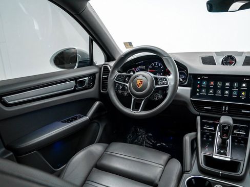 Used 2023 Porsche Cayenne Platinum Edition image 25
