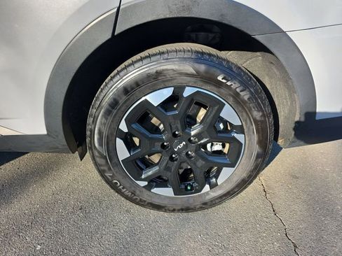 Used 2024 Kia Sorento S w/ Panoramic Sunroof Package image 48