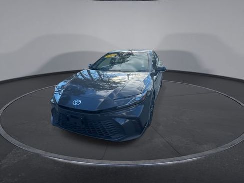 Used 2025 Toyota Camry SE image 5