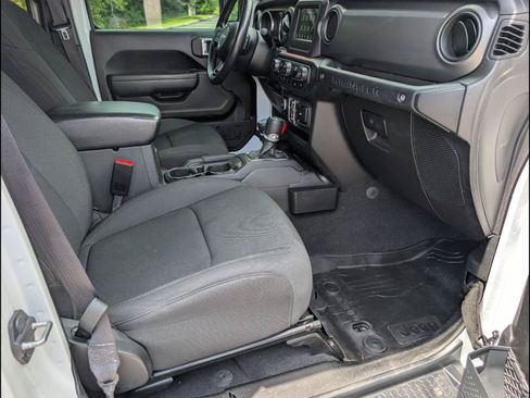 Used 2022 Jeep Wrangler Unlimited Sport AWD/4WD image 18