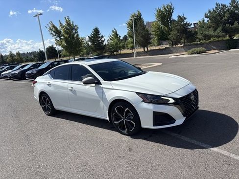 Used 2023 Nissan Altima 2.5 SR w/ SR Premium Package image 1