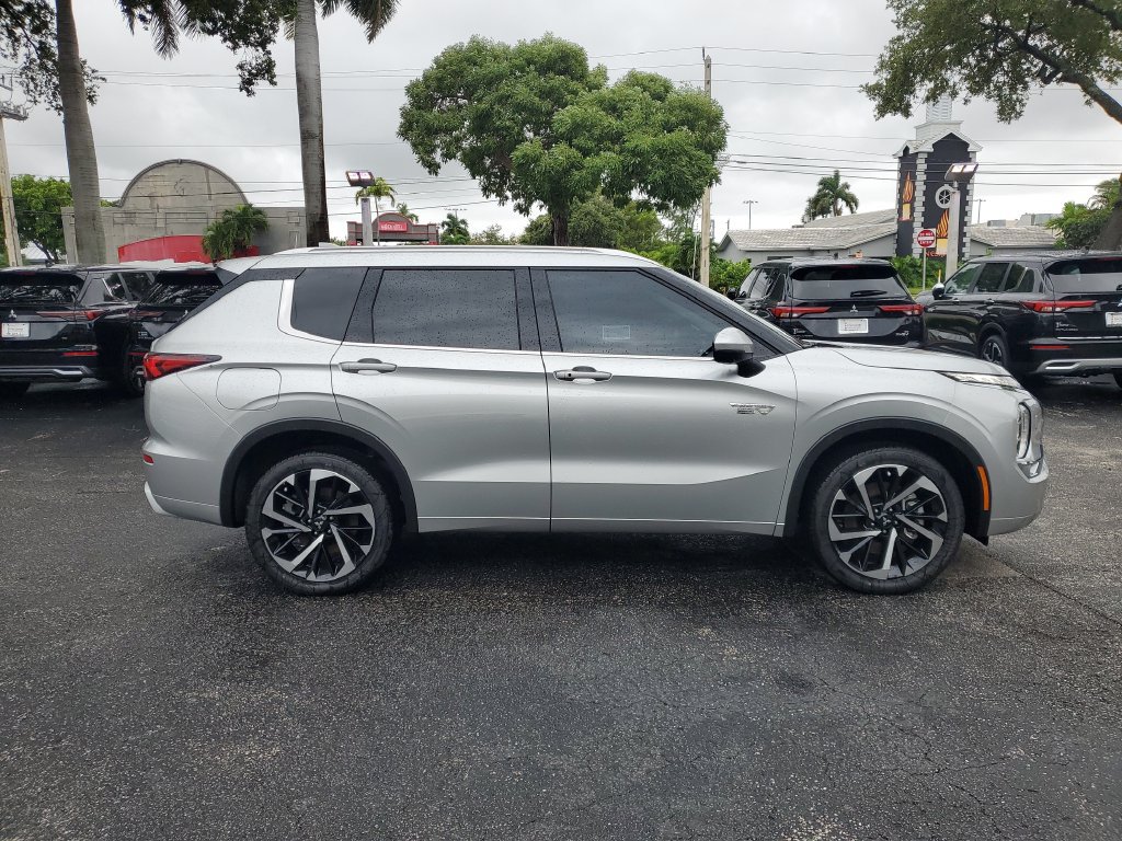 Used 2025 Mitsubishi Outlander SEL AWD/4WD image 7
