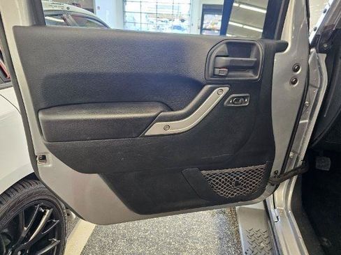 Used 2017 Jeep Wrangler Unlimited Sahara AWD/4WD image 25