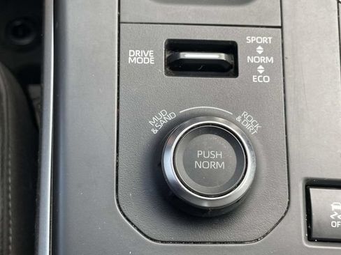 Used 2022 Toyota Highlander XSE AWD/4WD image 22