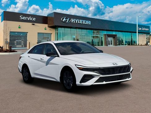 New 2026 Hyundai Elantra Sport FWD image 11