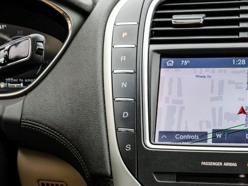 Used 2019 Lincoln Nautilus Reserve image 28