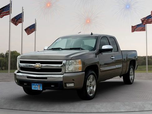 Used 2011 Chevrolet Silverado 1500 LT w/ Texas Edition image 3