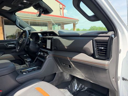 Used 2025 GMC Sierra 1500 AT4 w/ AT4 Premium Package image 26