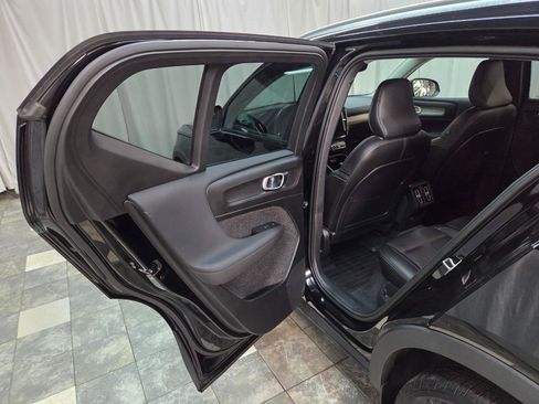 Used 2023 Volvo XC40 B5 Core AWD/4WD image 13