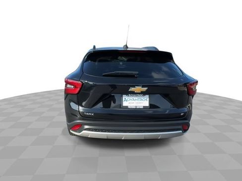 Certified 2025 Chevrolet Trax LT w/ LT Convenience Package FWD image 7