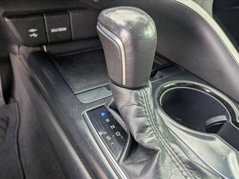 Used 2019 Toyota Camry SE w/ Convenience Package FWD image 11