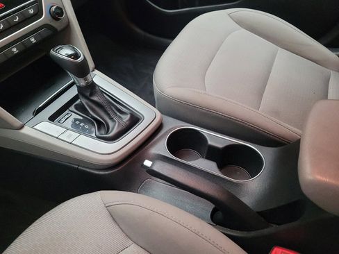 Used 2017 Hyundai Elantra SE image 26