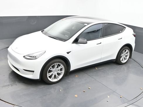 Used 2022 Tesla Model Y Long Range image 35