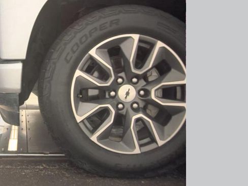 Used 2020 Chevrolet Silverado 1500 RST w/ Texas Edition RWD image 8