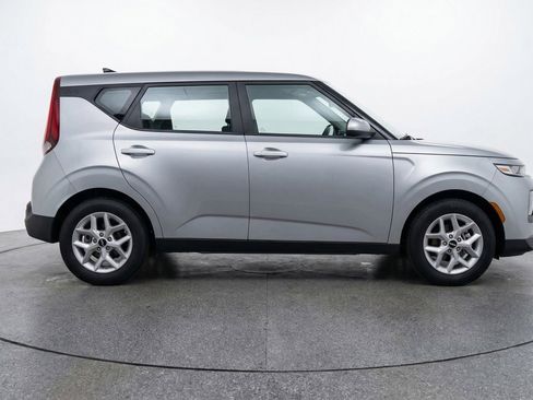 Used 2025 Kia Soul LX w/ LX Technology Package image 11