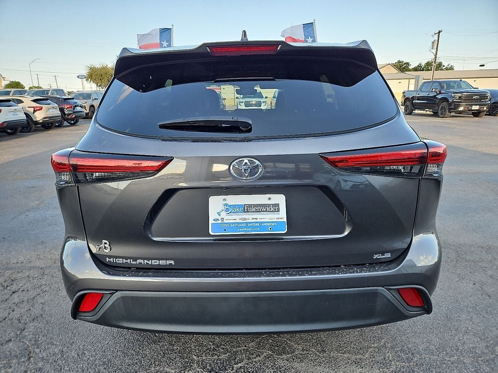 Used 2022 Toyota Highlander XLE FWD image 6