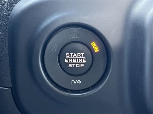 Used 2022 Jeep Gladiator Overland image 18