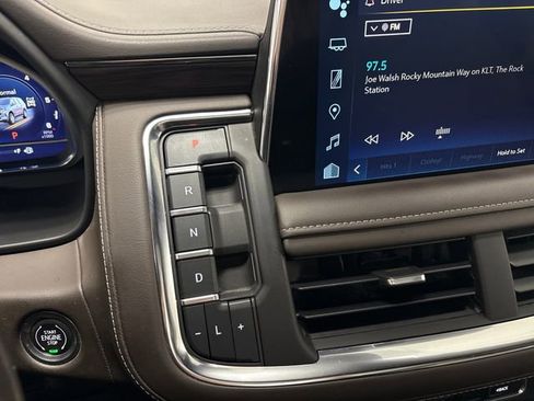 Used 2023 Chevrolet Suburban Z71 w/ Luxury Package image 54