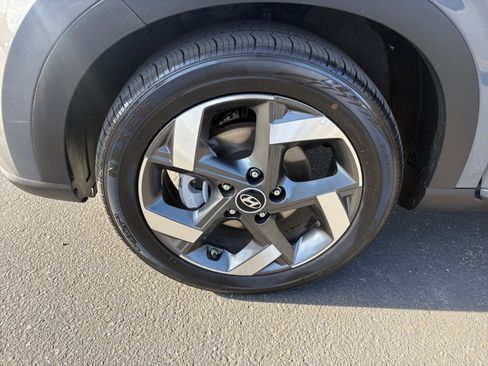 Used 2025 Hyundai Venue SEL image 31