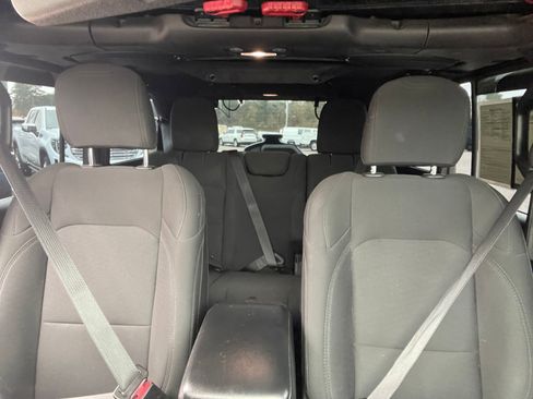 Used 2018 Jeep Wrangler Unlimited Sport S image 32