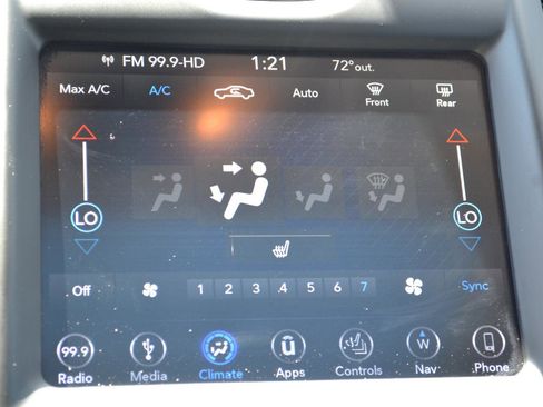 Used 2018 Chrysler 300 Touring L AWD/4WD image 17