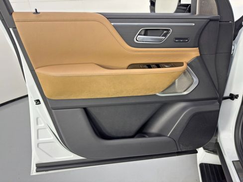 Used 2025 INFINITI QX80 Sensory image 48