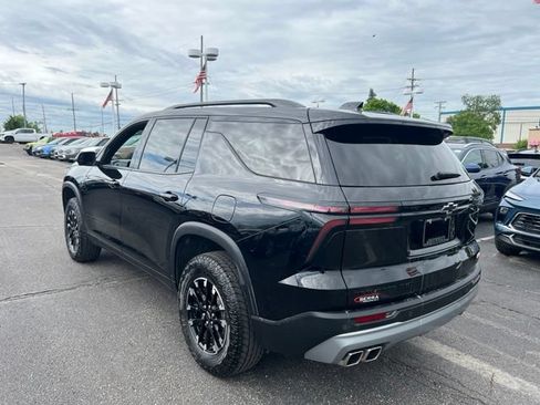 Used 2024 Chevrolet Traverse Z71 AWD/4WD image 3