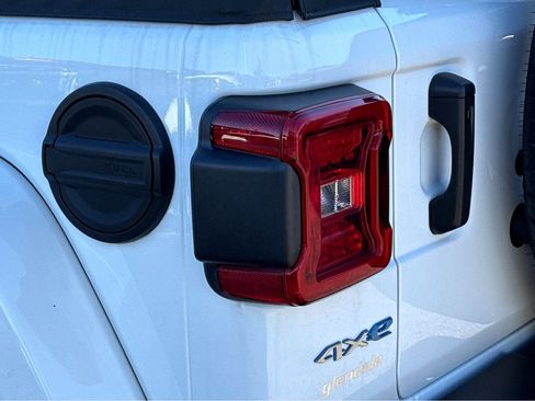 Certified 2022 Jeep Wrangler Unlimited Sahara image 6