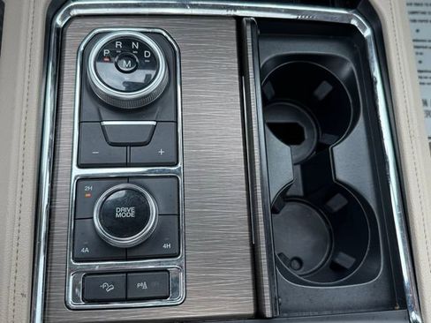 Used 2024 Ford Expedition Limited image 23