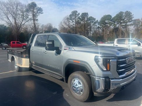 Used 2024 GMC Sierra 3500 SLE w/ SLE Convenience Package image 3