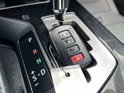 Used 2018 Toyota RAV4 Limited image 45