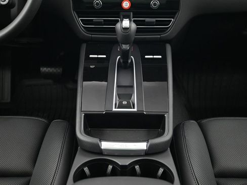 New 2026 Porsche Macan AWD/4WD image 10