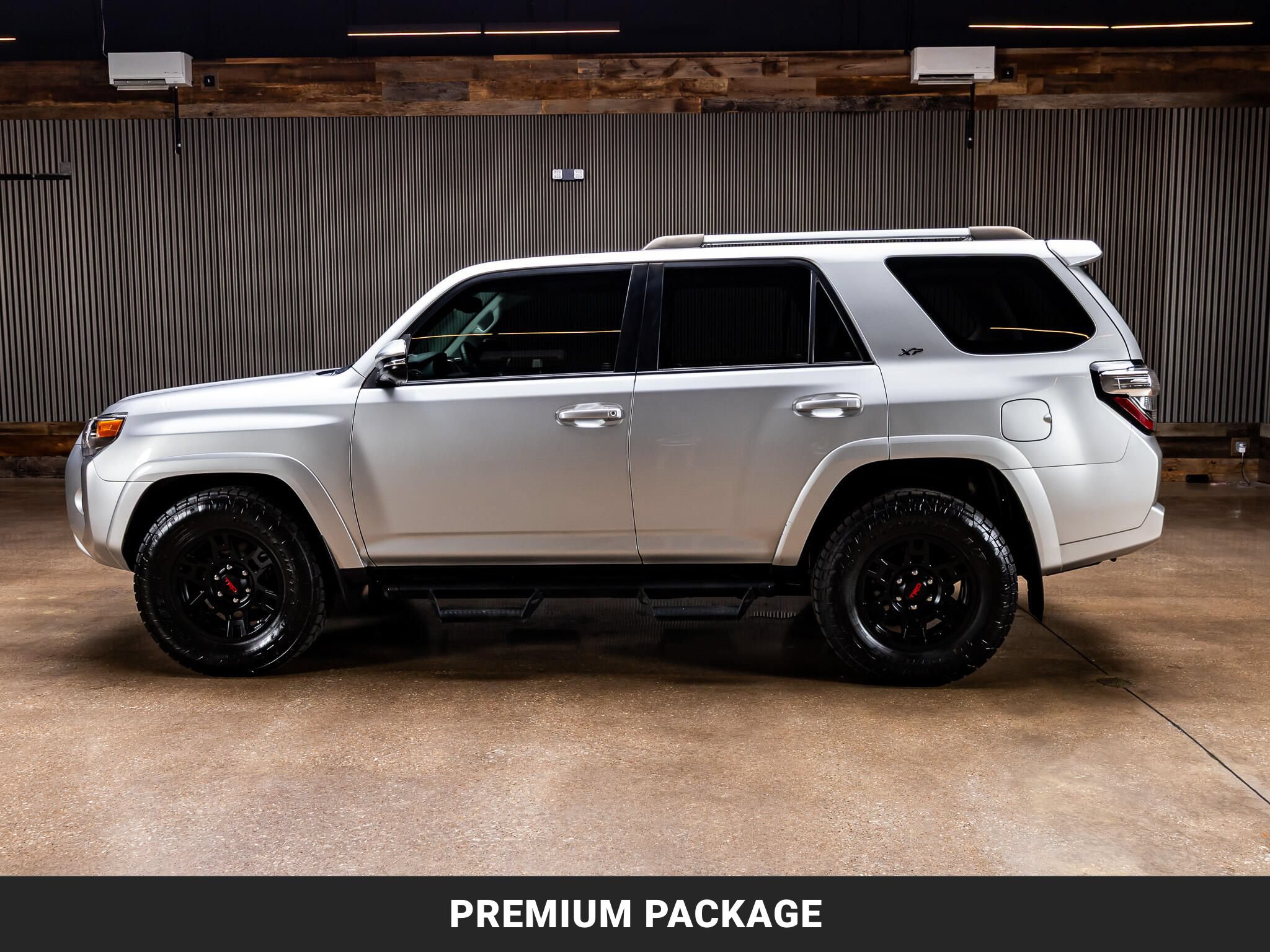 Used 2022 Toyota 4Runner SR5 Premium w/ Moonroof Package RWD image 5