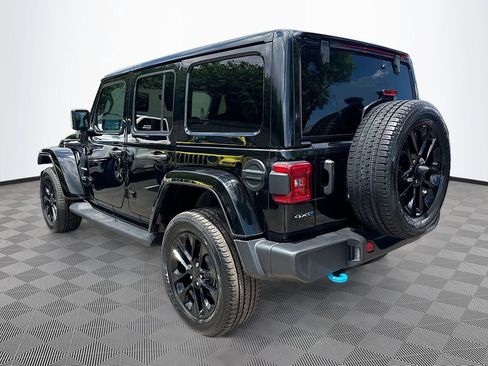 Used 2022 Jeep Wrangler Unlimited Sahara w/ Cold Weather Group AWD/4WD image 8